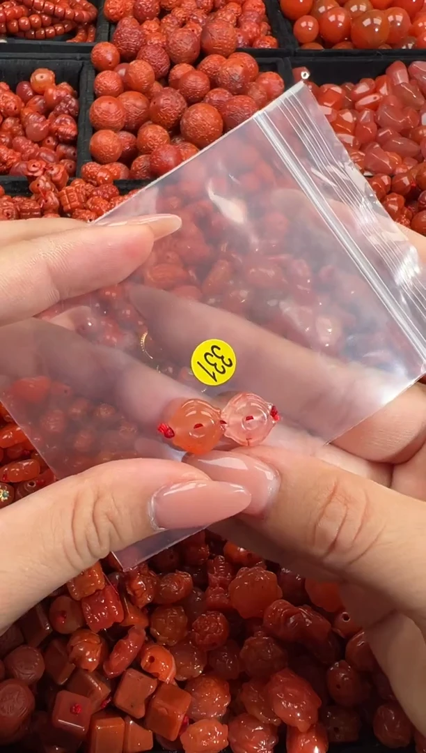 南红玛瑙未镶嵌颈饰1