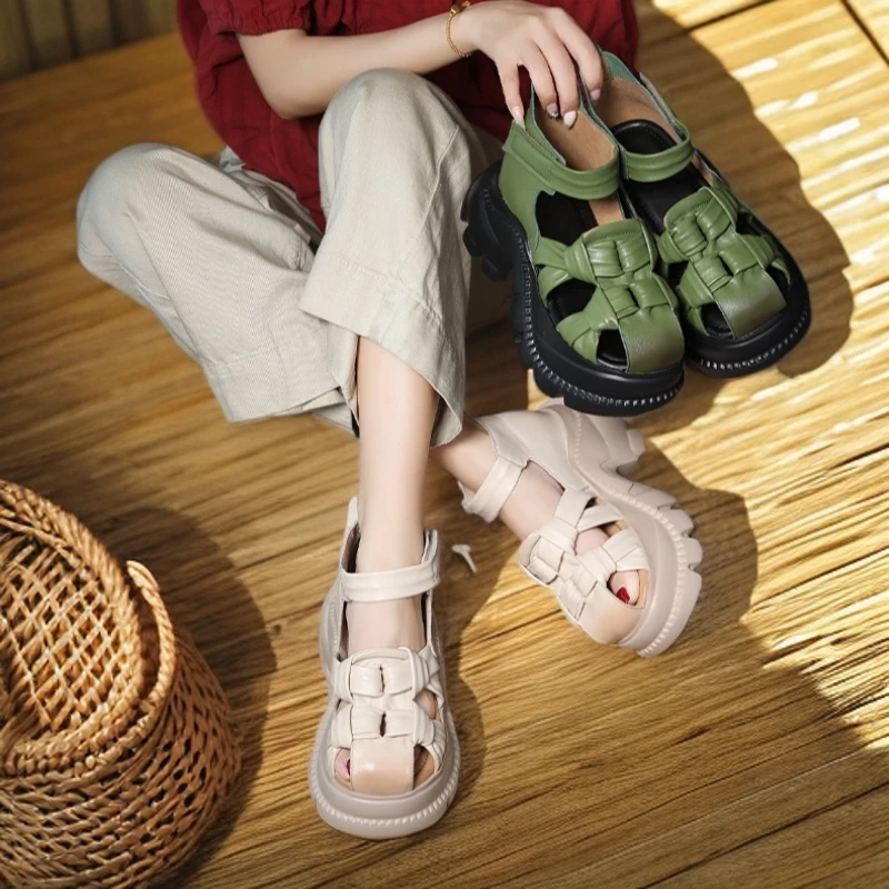 倾国倾城56215头层牛皮包头透气魔术贴休闲百搭编织镂空厚底凉鞋