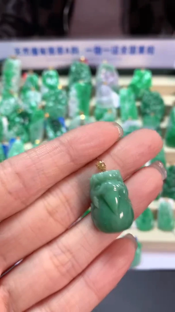 【闪购商品】翡翠吊坠(不含链)18K金镶嵌挂件