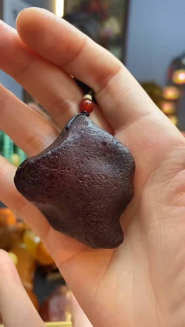 未镶嵌颈饰琥珀吊坠
