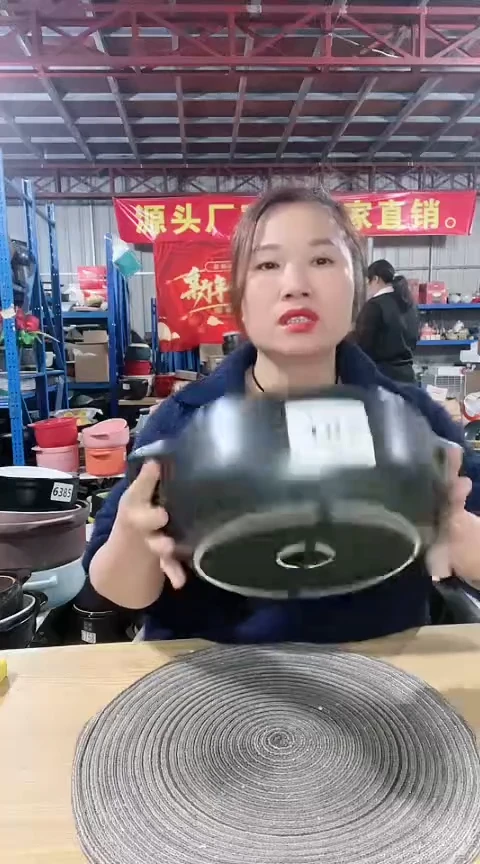【闪购商品】182瑕疵砂锅带盖.......