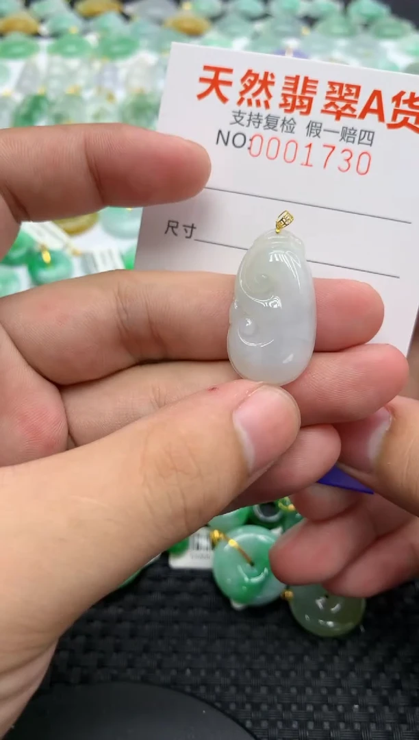 翡翠18K金镶嵌颈饰111111111111
