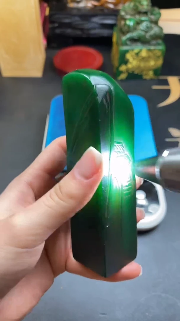 【闪购商品】寿山石印石绝绿博弈雕竖章