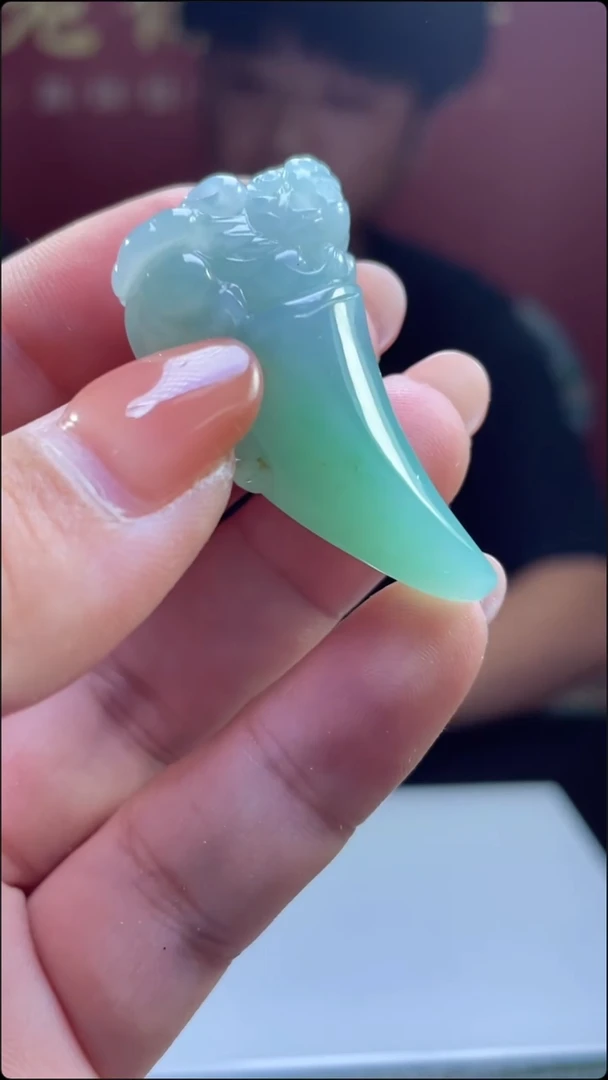定制翡翠未镶嵌龙牙