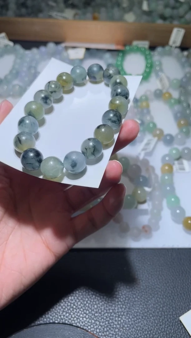 定制翡翠未镶嵌矛****盾翡翠手串