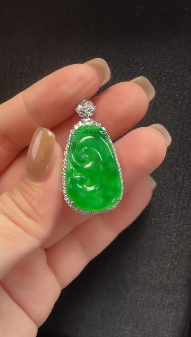 颈饰18K金镶嵌翡翠114如意一个