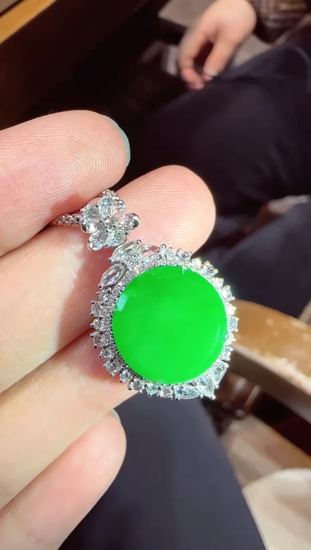 【闪购商品】翡翠吊坠(不含链)18K金镶嵌圆牌