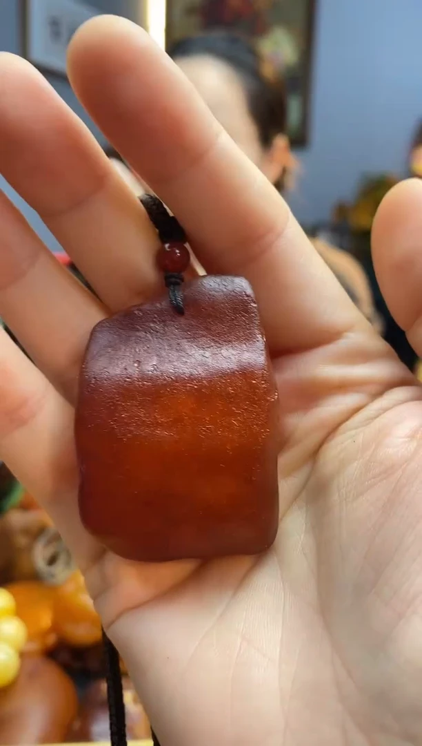 未镶嵌颈饰琥珀吊坠