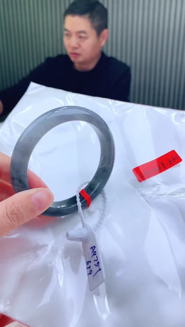 未镶嵌手镯翡翠61+