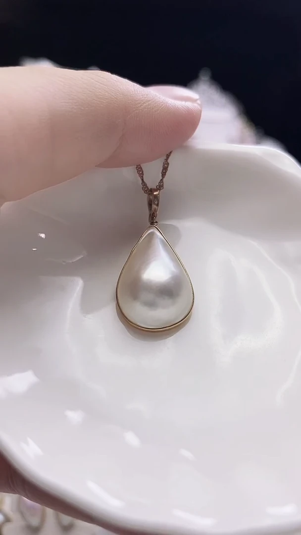 18K金镶嵌颈饰拼合珍珠（马贝珠）海水马贝吊坠