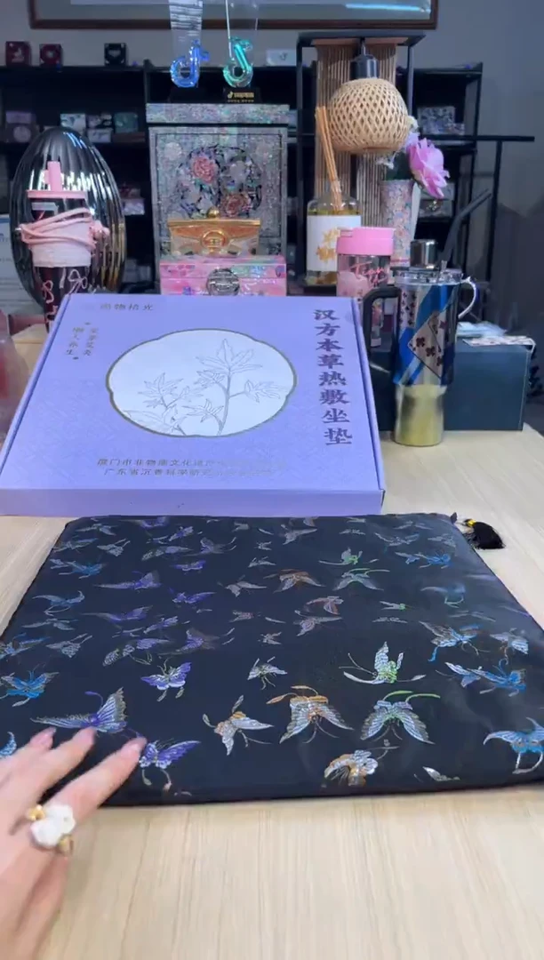 34绮梦蝶依坐垫