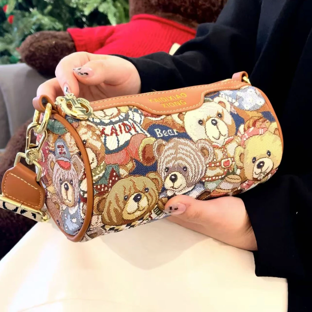 凯蒂小熊刺绣时尚女士斜挎马卡龙笔筒包K-136家族蓝熊