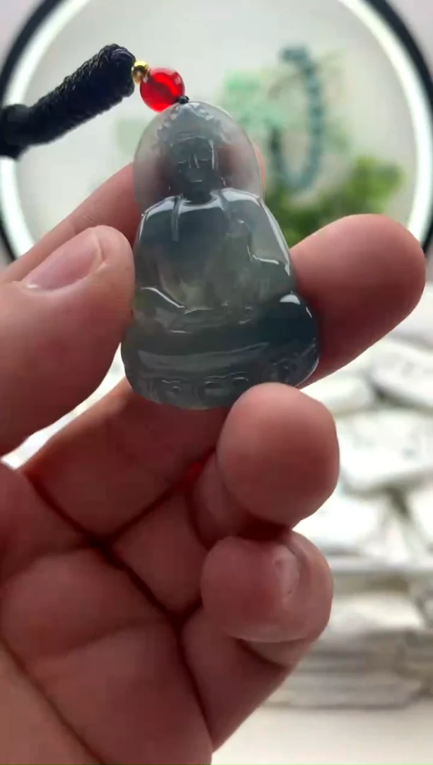 翡翠未镶嵌颈饰小素衣