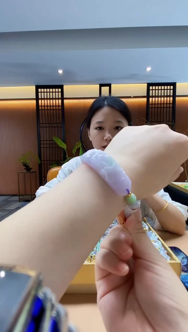 颈饰未镶嵌翡翠手串