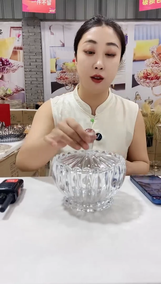 加厚透明莲花糖果罐一个