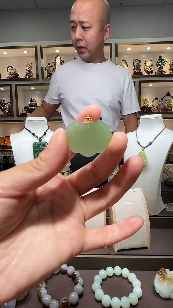 和田玉18K金镶嵌颈饰1