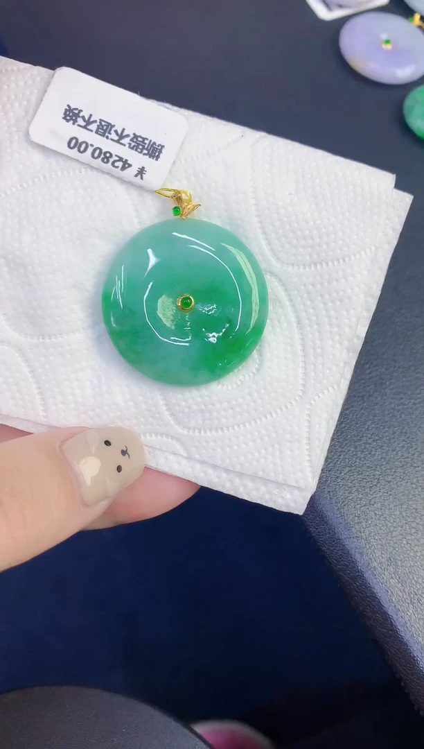 颈饰18K金镶嵌翡翠缅甸天然翡翠A货