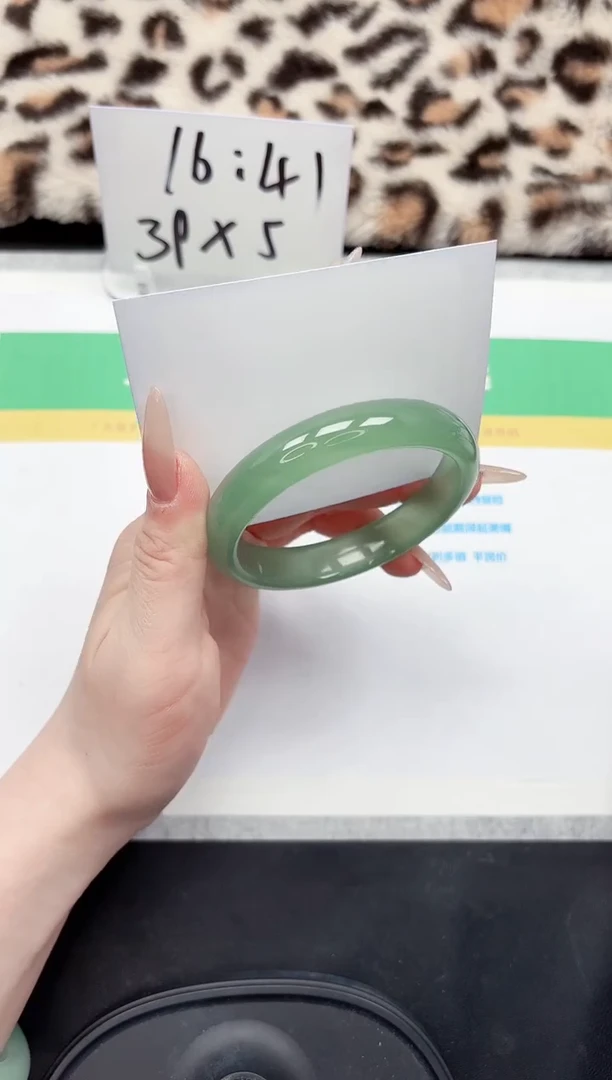 【闪购商品】石英质玉手镯未镶嵌10-58