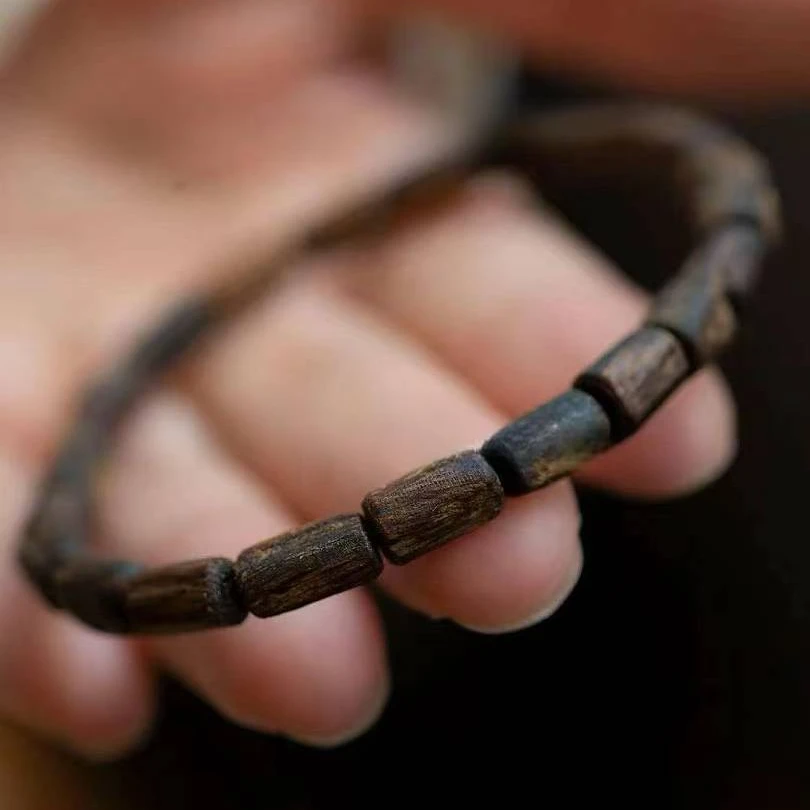 野生芽庄一代雷心雷料白棋沉水随型单圈沉香木（纹理随机发其一）