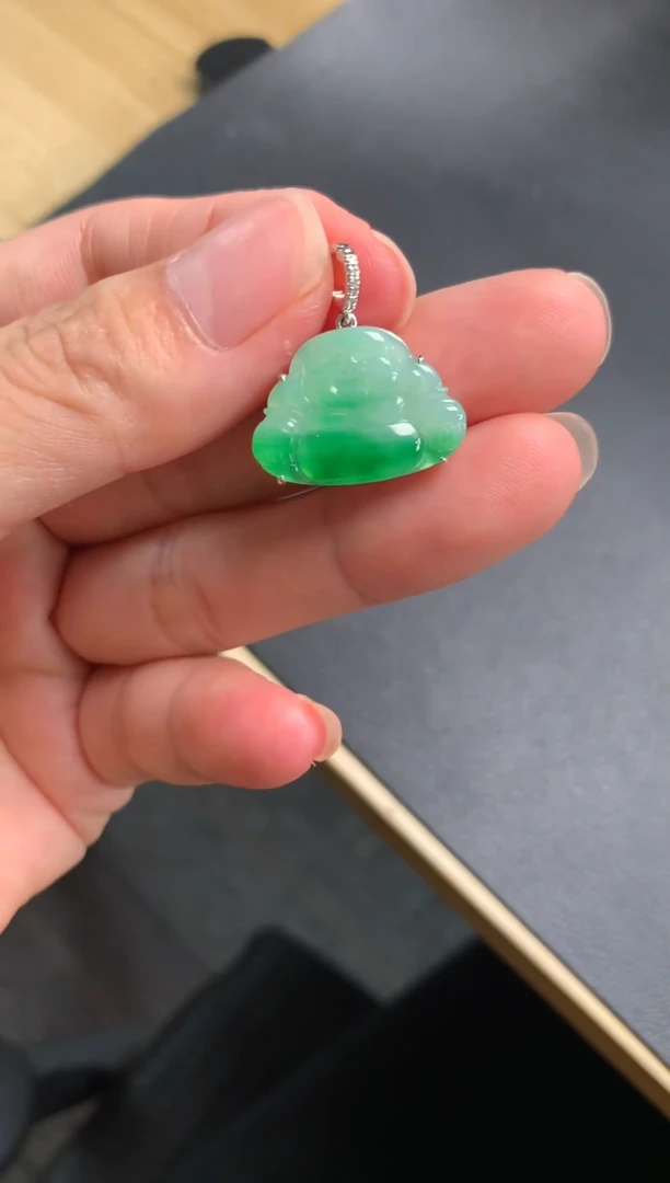 翡翠18K金镶嵌颈饰佛公