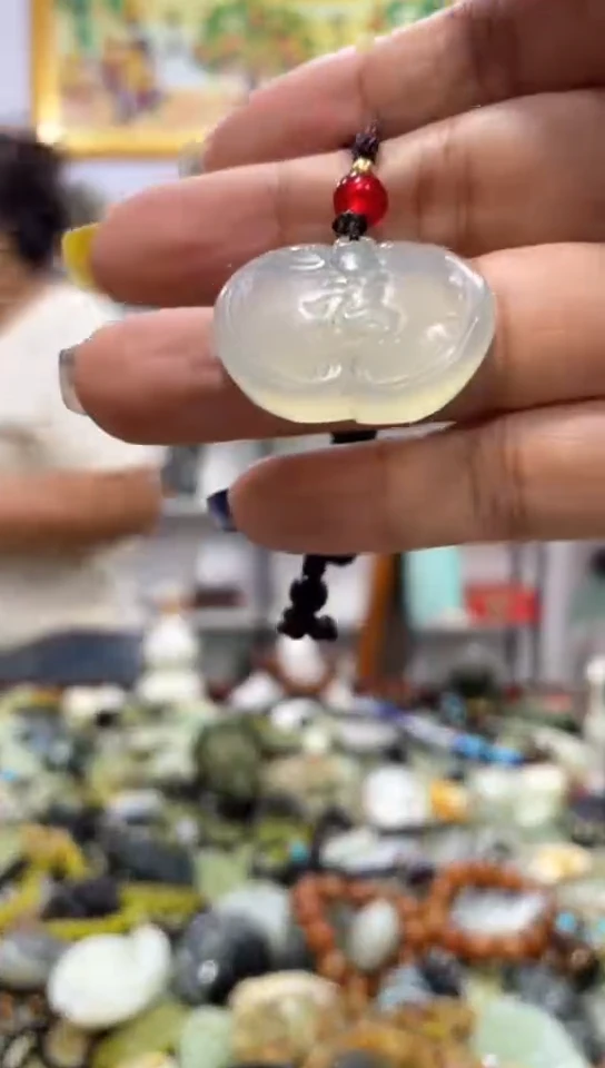 未镶嵌岫玉挂件