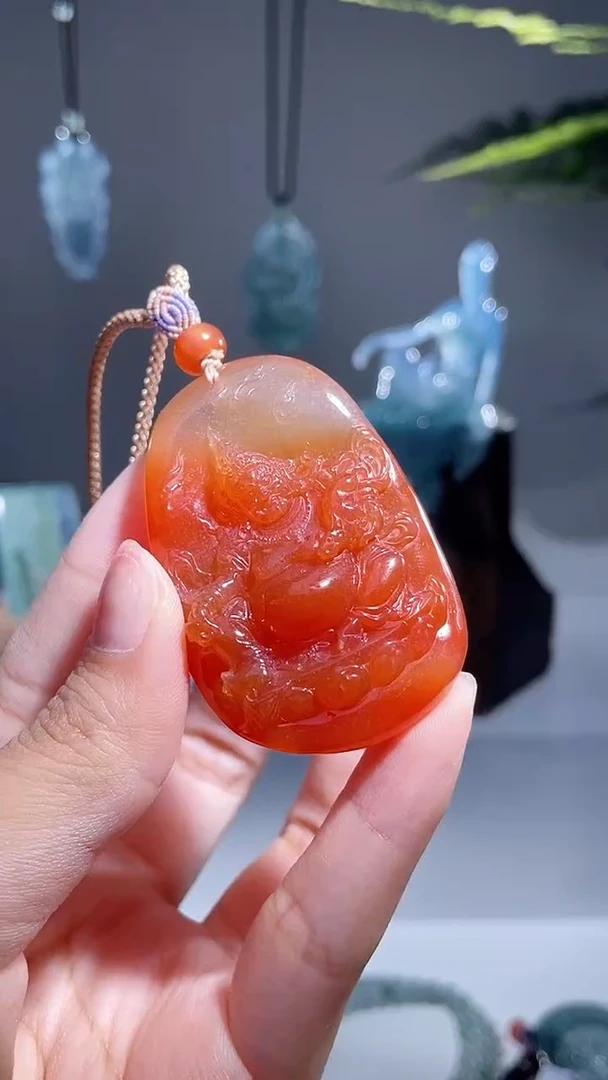 未镶嵌颈饰玛瑙/玉髓黄财神