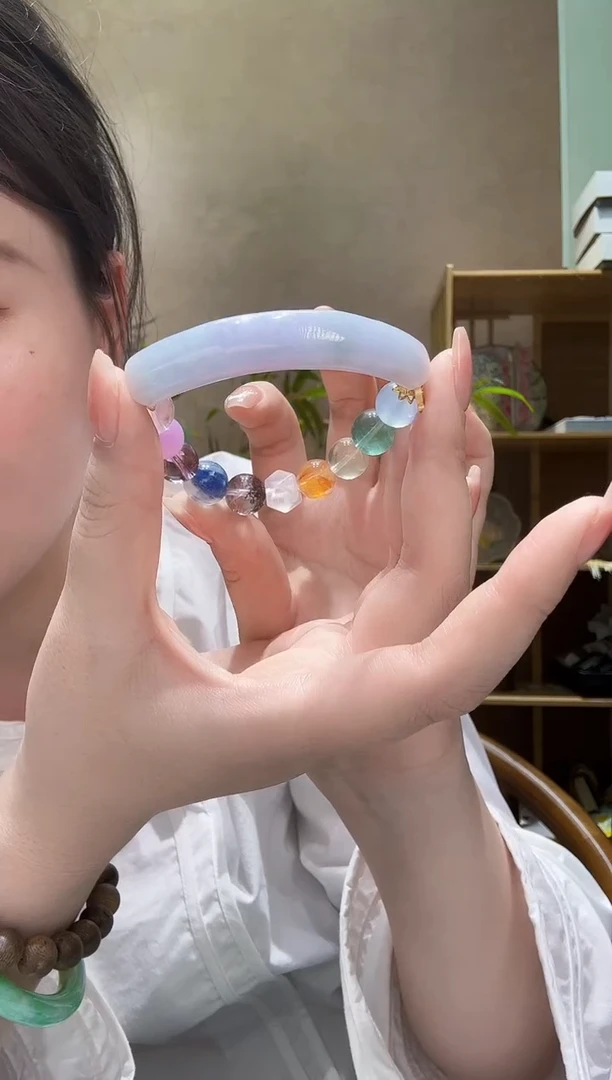 翡翠未镶嵌颈饰手牌