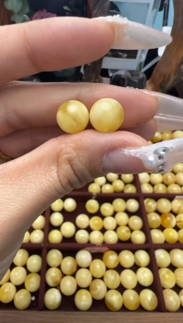 【闪购商品】蜜蜡裸石未镶嵌俄料圆珠10.5mm1.283克