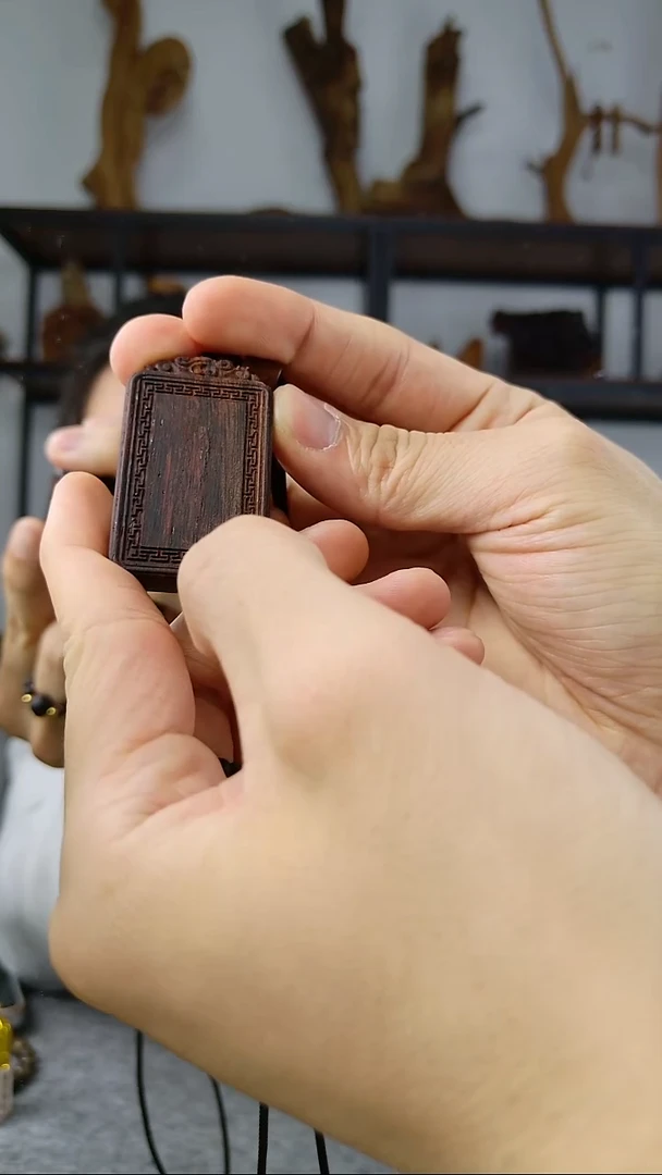 木质降真平安无事牌