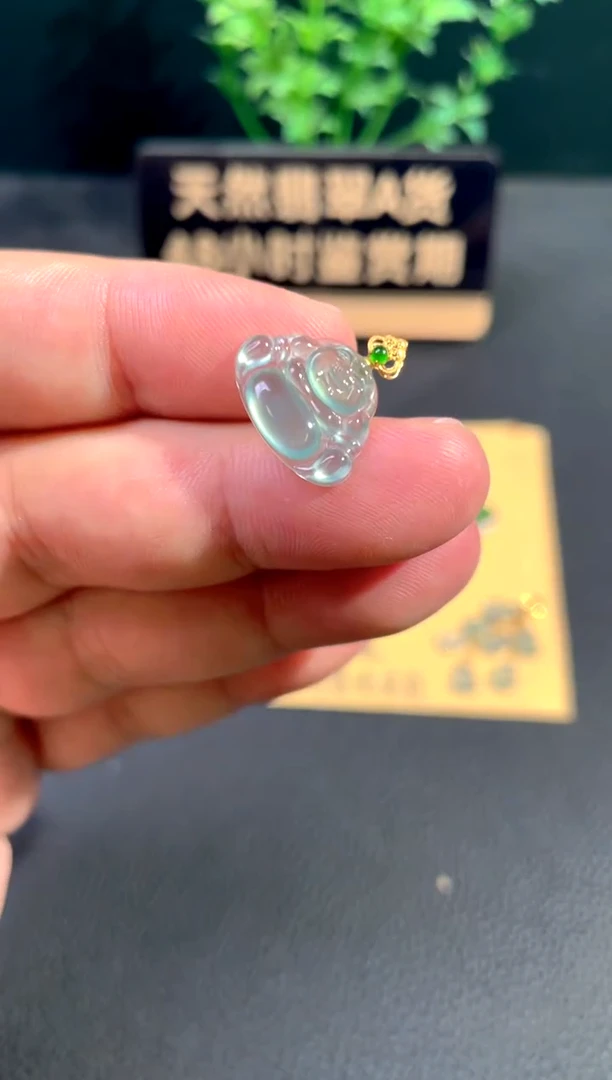 颈饰18K金镶嵌翡翠翡翠