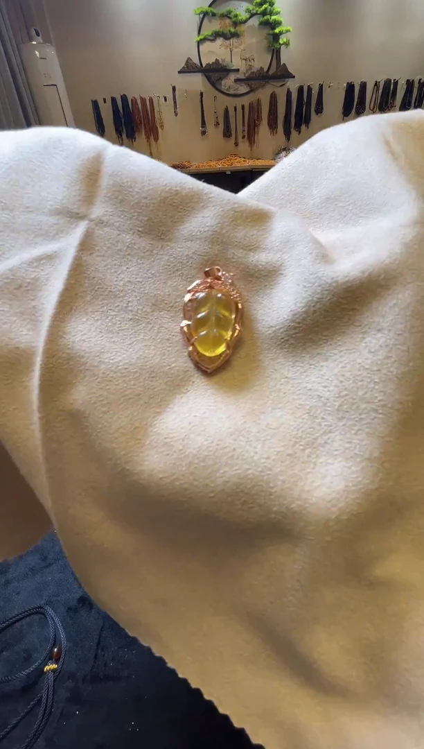 琥珀吊坠(不含链)合金琥珀