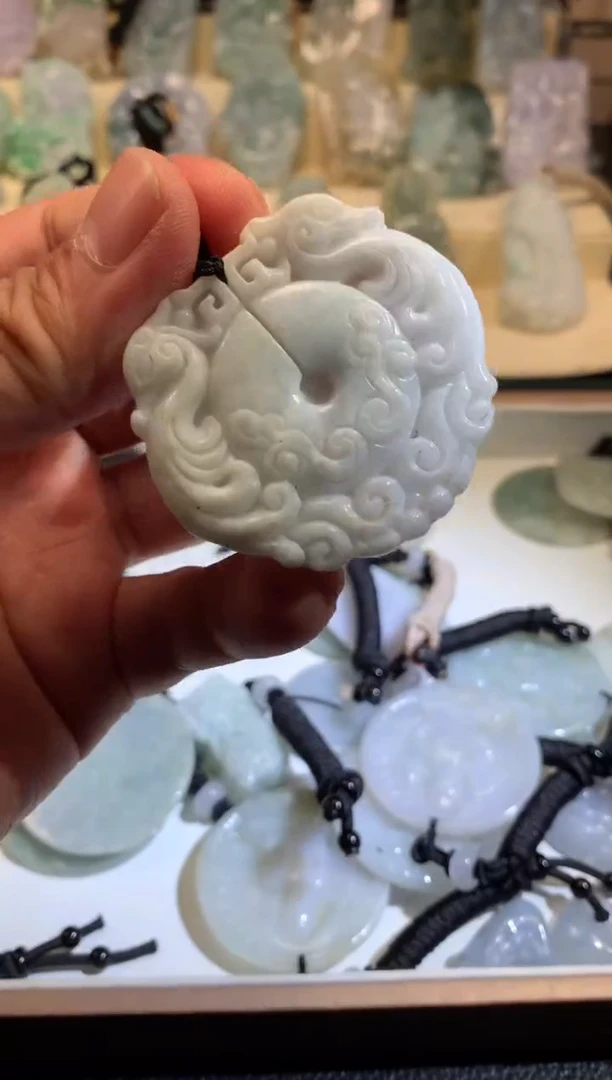 翡翠未镶嵌颈饰6/30/086