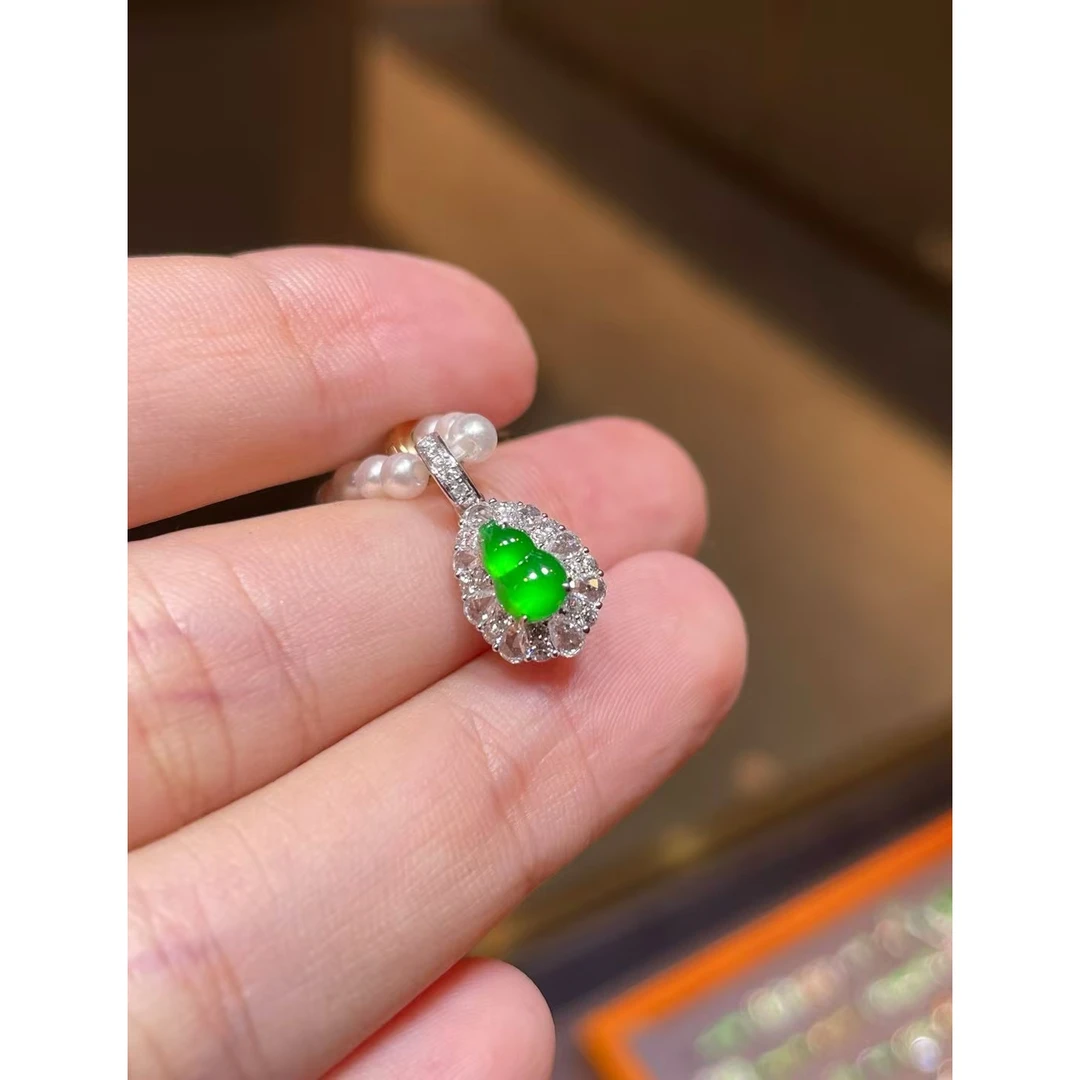 diy轻奢翠绿色葫芦吊坠18K色镶嵌款高冰满色葫芦小滴流吊坠气质款