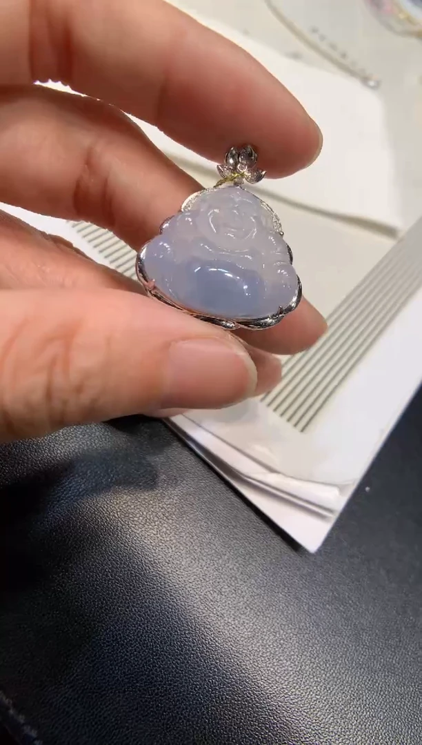 颈饰18K金镶嵌翡翠佛公