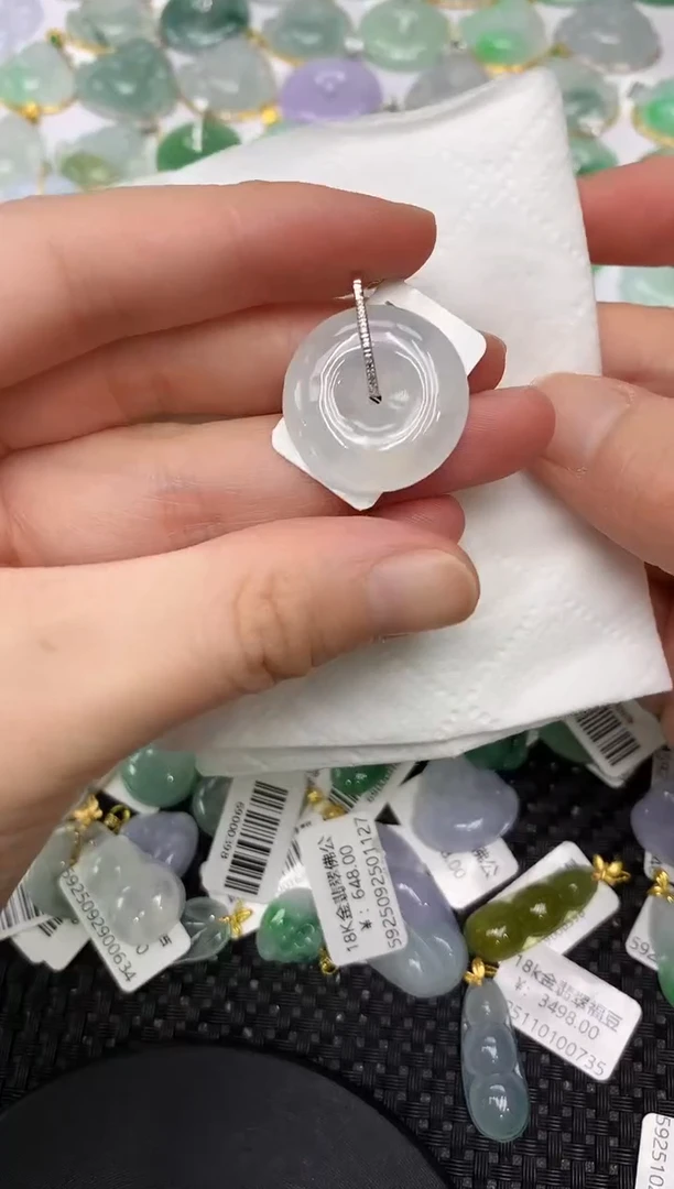 颈饰18K金镶嵌翡翠111111111111