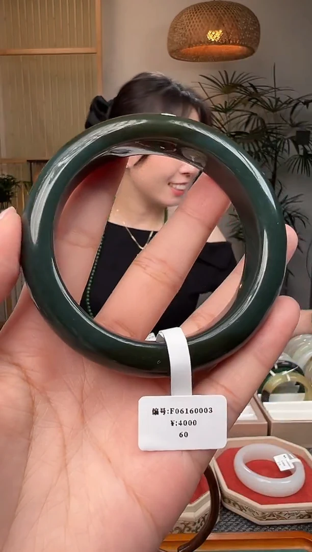 和田玉手镯未镶嵌F 60