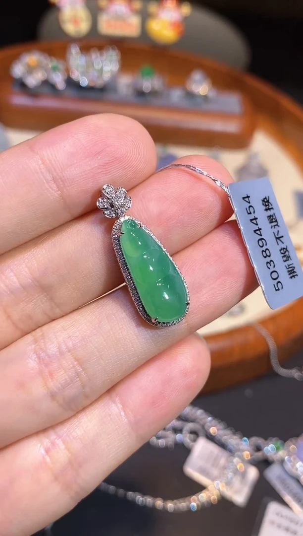 翡翠18K金镶嵌吊坠(不含链)吊坠