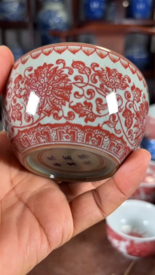 柴窑釉里红缠枝莲卧足杯杯