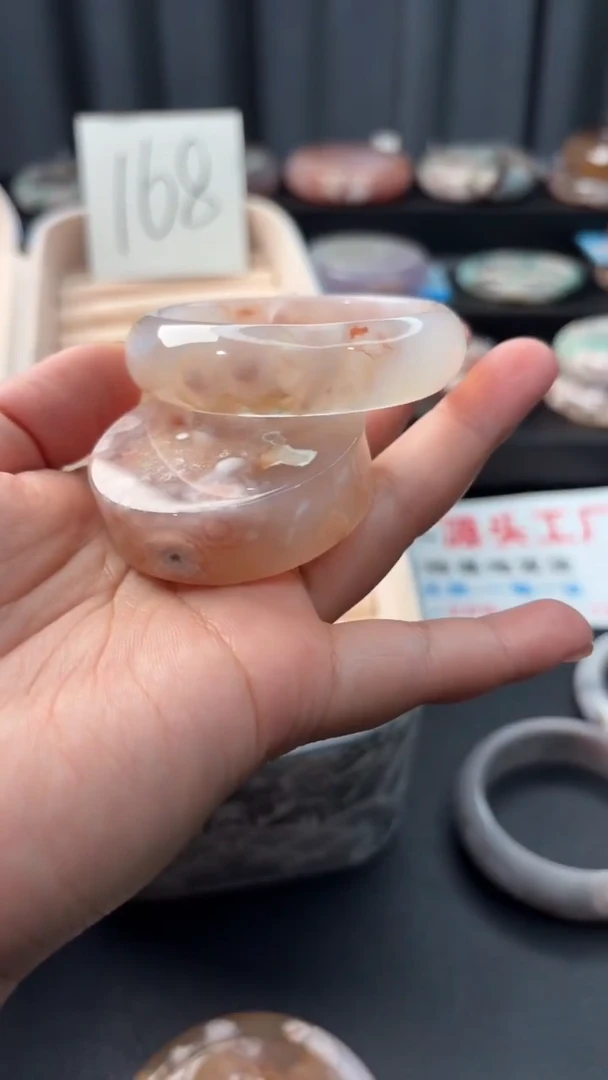 未镶嵌手镯石英质玉（51圈口）赠送镯心