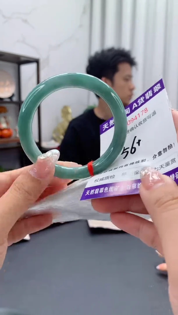 未镶嵌手镯翡翠有纹，完美者勿拍
