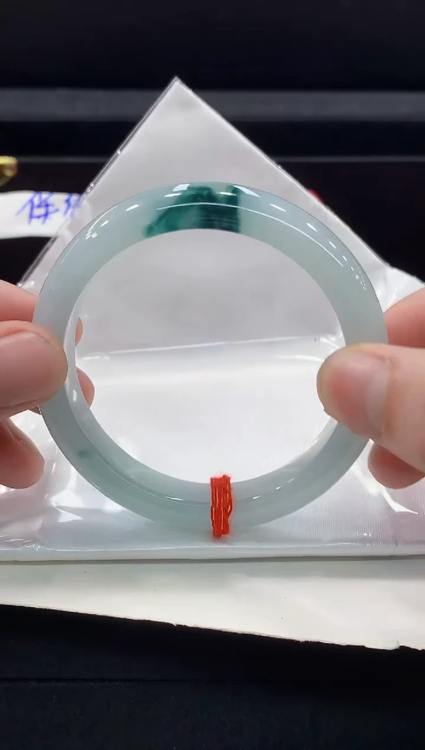 翡翠手镯未镶嵌手镯