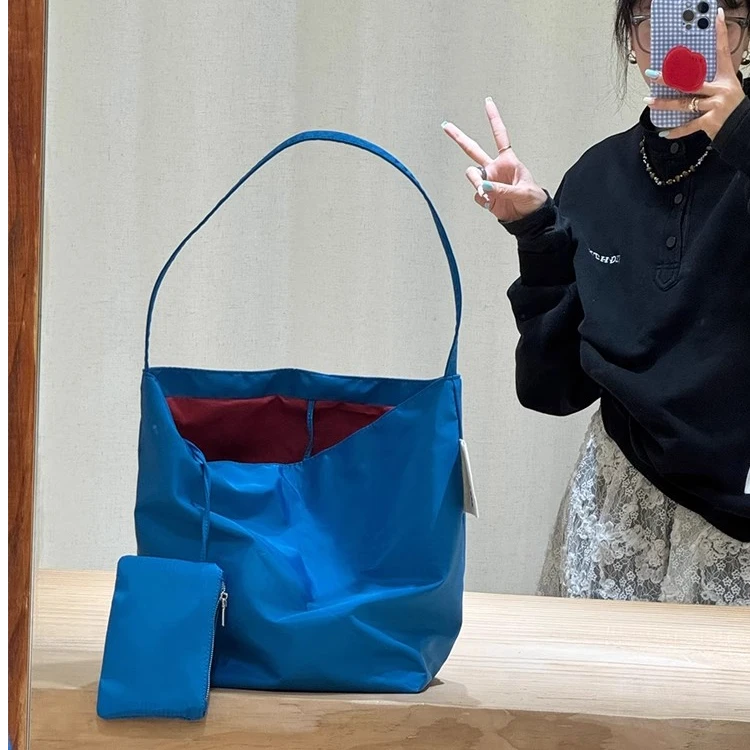 尼龙布轻便休闲大容量单肩包女2025新款通勤百搭腋下包高级感包包