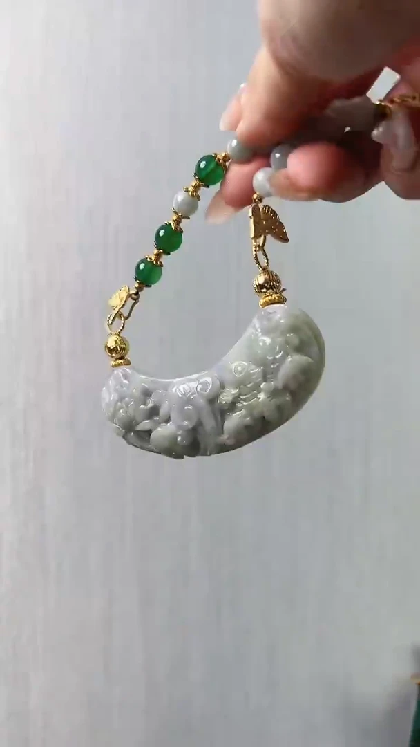 【闪购商品】翡翠颈饰未镶嵌弯弯