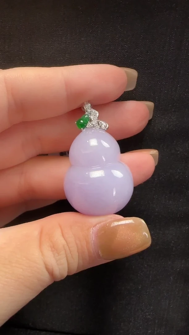 颈饰18K金镶嵌翡翠129葫芦一个