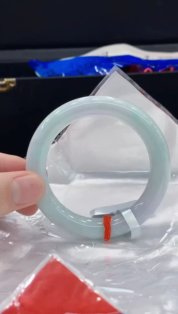 翡翠手镯未镶嵌手镯