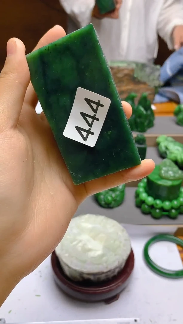 和田玉（碧玉）未镶嵌珠宝半成品1