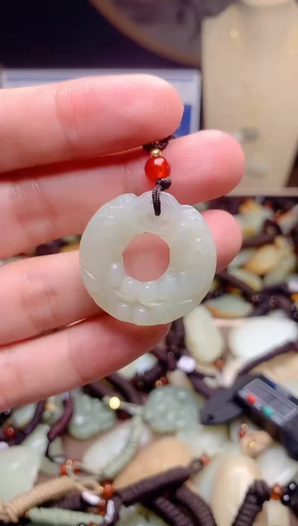 和田玉未镶嵌颈饰1