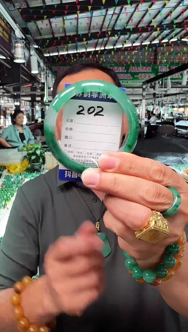 未镶嵌手镯石英质玉（非洲翠）64+