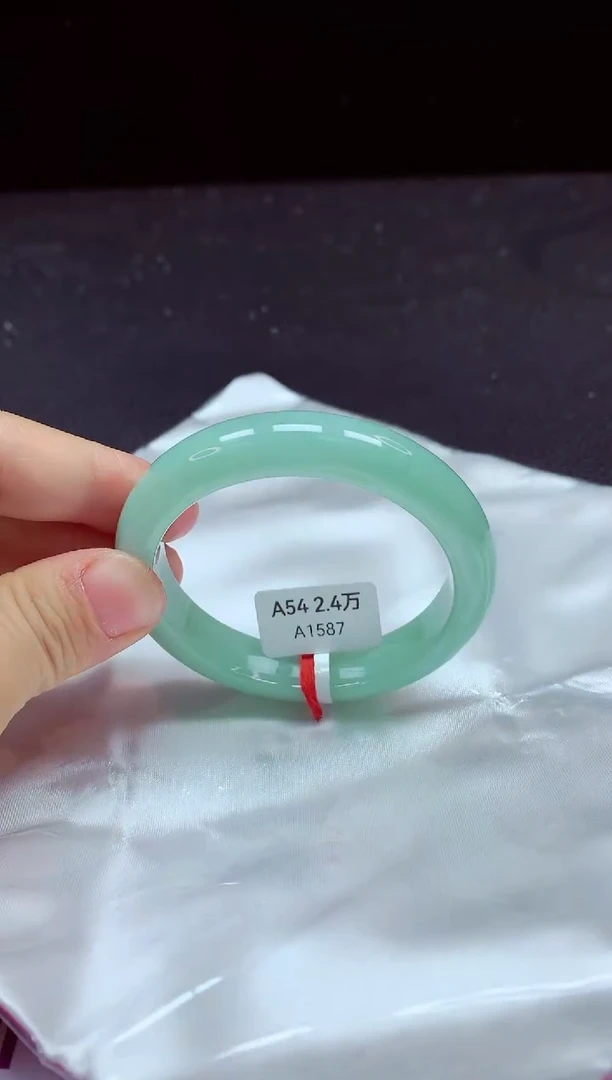【闪购商品】翡翠手镯未镶嵌镯子54+