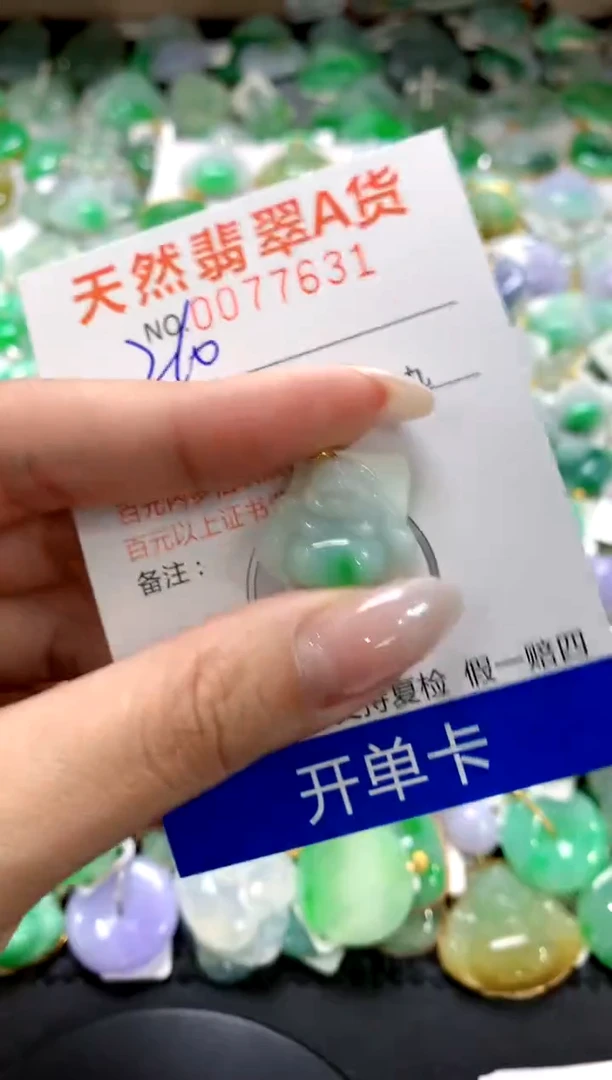 翡翠18K金镶嵌颈饰1111111111111111